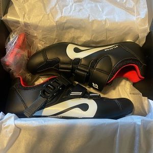 NEW Peloton womens riding shoes size 6